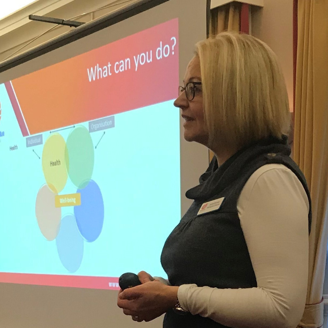 alt="hr consultant giving training"