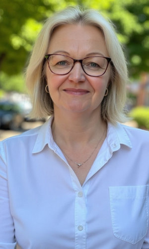 alt="Jackie Brooker Dakota Blue Consulting Managing Director"